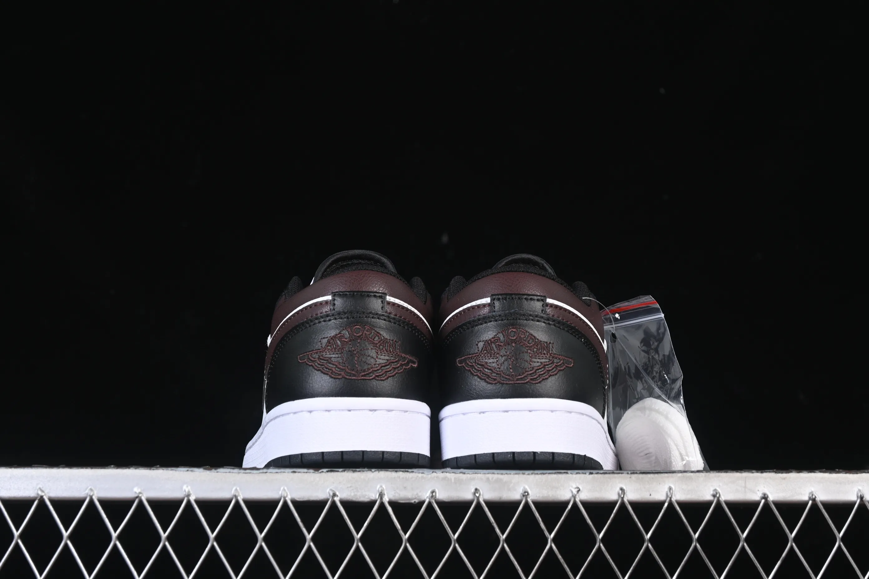 All categories Air Jordan Jordan series basketball shoes Air Jordan 1 Low Air Jordan 1 Low AJ1 Joe 1 black color low-top cultural casual sneakers IO3393-010